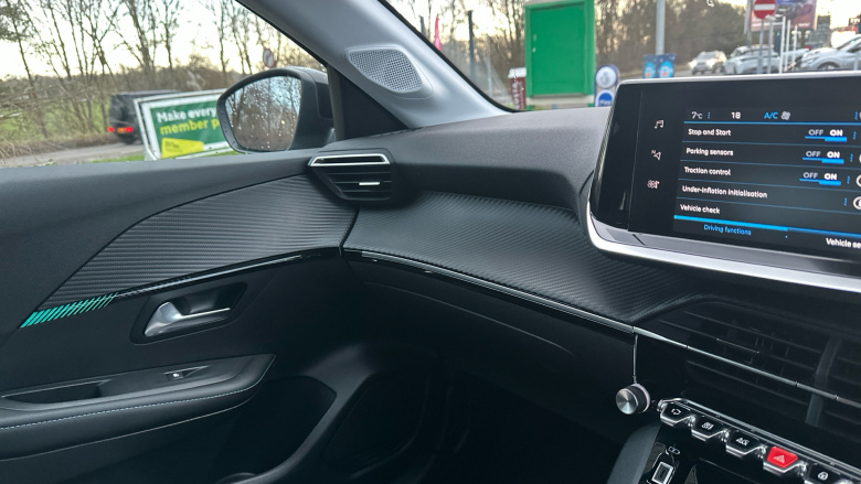 Peugeot 208 1.2 PureTech 100 Allure Premium + 5dr Petrol Hatchback